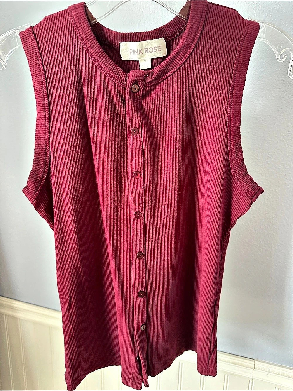 Pink Rose Ribbed Sleeveless Button Front Top in Red Size Small Like 